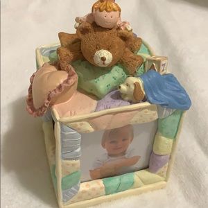 Musical cube baby frame